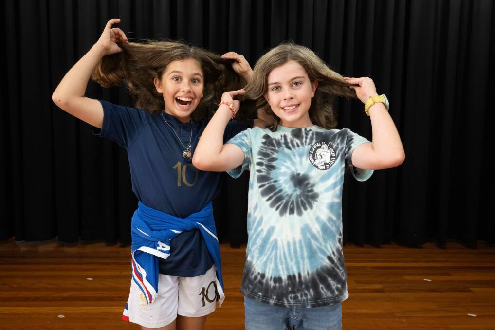 Oxley Vale PS students Nina Dennis and Harrison Wykes chopped off their long locks to raise money for kids with cancer. Picture by Peter Hardin