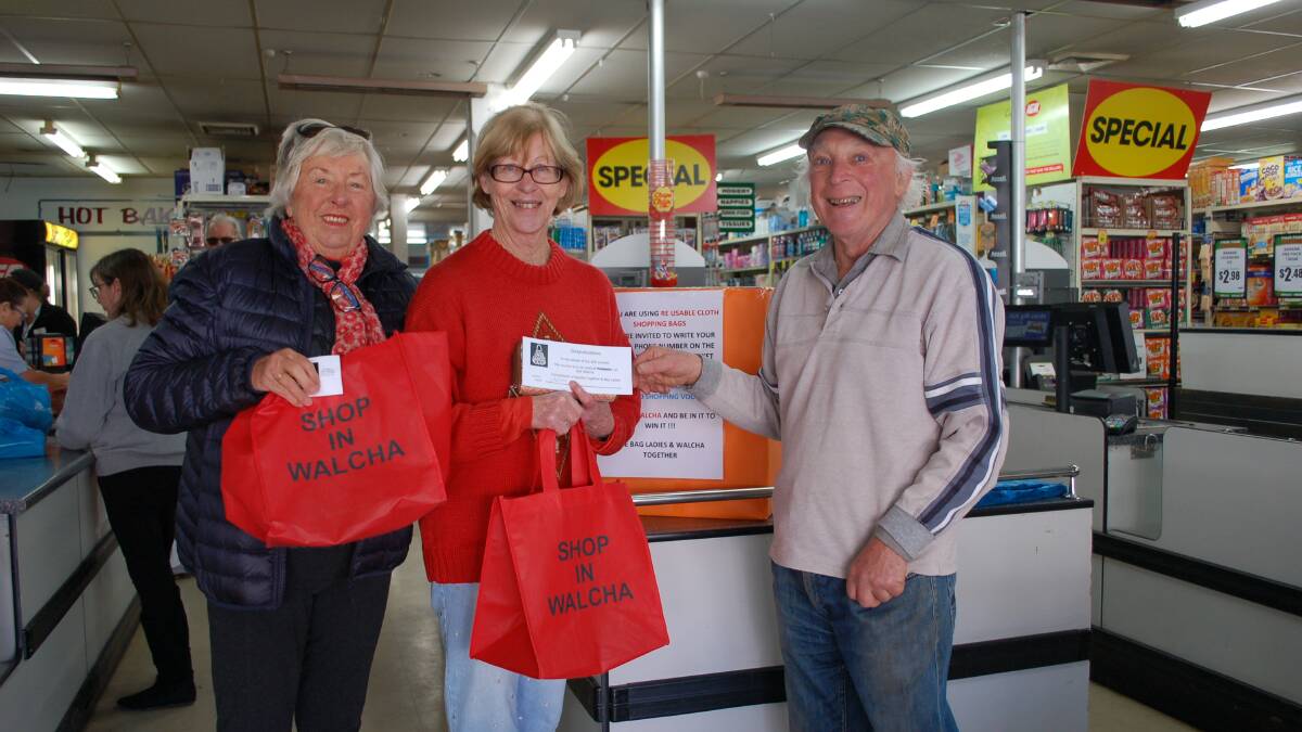 Walcha bag lady Cherie Pethard and Walcha Together president Chris Page present bring your own bag winner Sue Reardon with a Walcha IGA shopping voucher. 
