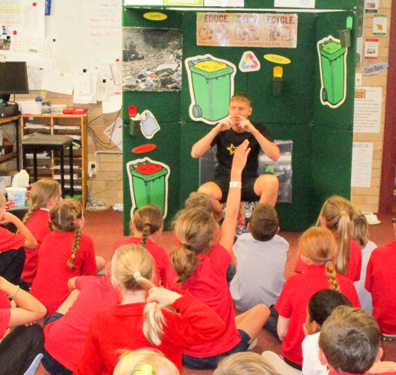 MAN ON A MISSION: Keep NSW Beautiful sustainability educator Marc Harper speaks with Walcha Central School students. Photo supplied.
