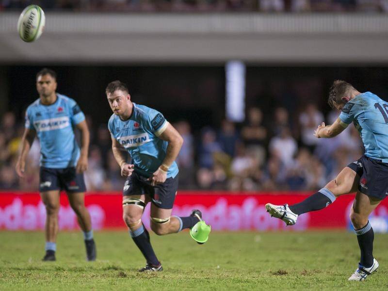 Bernard Foley has missed a late penalty in the Waratahs' 20-19 Super Rugby loss to the Hurricanes.