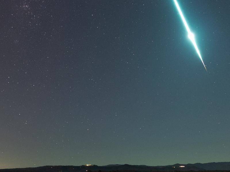 Thousands of south east Queenslanders saw or heard a meteor plummeting to earth on Saturday night.