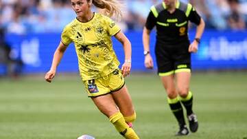 Kiwi international Macey Fraser is on the move, leaving Wellington in the ALW for the United States. (Steven Markham/AAP PHOTOS)