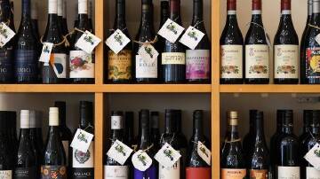 Initiatives to help Australian companies re-enter the Chinese wine market are being rolled out. (James Ross/AAP PHOTOS)
